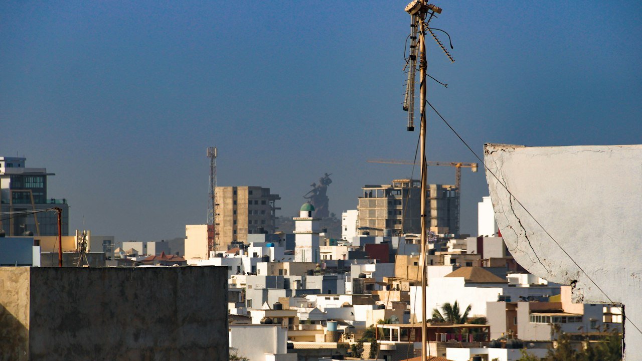 Vue sur Dakar et le monument de la Renaissance africaine
